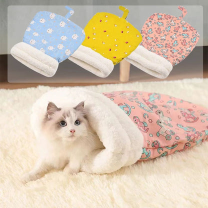 🐱 Plush Cave-Style Sleeping Bag for Cats
