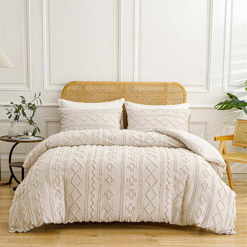 3-piece tufted bedding set with cut-out pattern