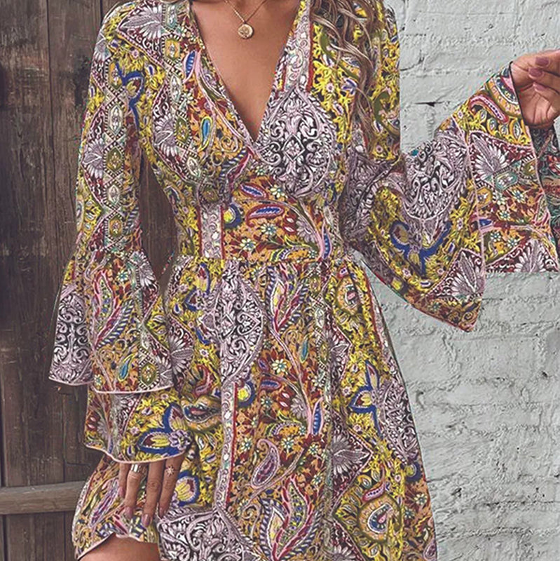 📢📢50% OFF !! ⏰Women's Elegant Paisley Print V-Neck Flared Sleeve Dress