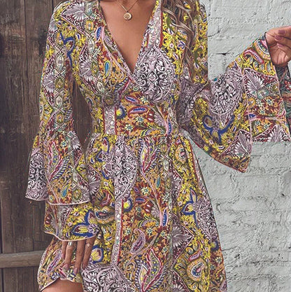 📢📢50% OFF !! ⏰Women's Elegant Paisley Print V-Neck Flared Sleeve Dress