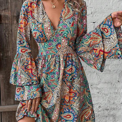 📢📢50% OFF !! ⏰Women's Elegant Paisley Print V-Neck Flared Sleeve Dress