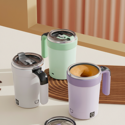 Automatic mixing cup with smart temperature display